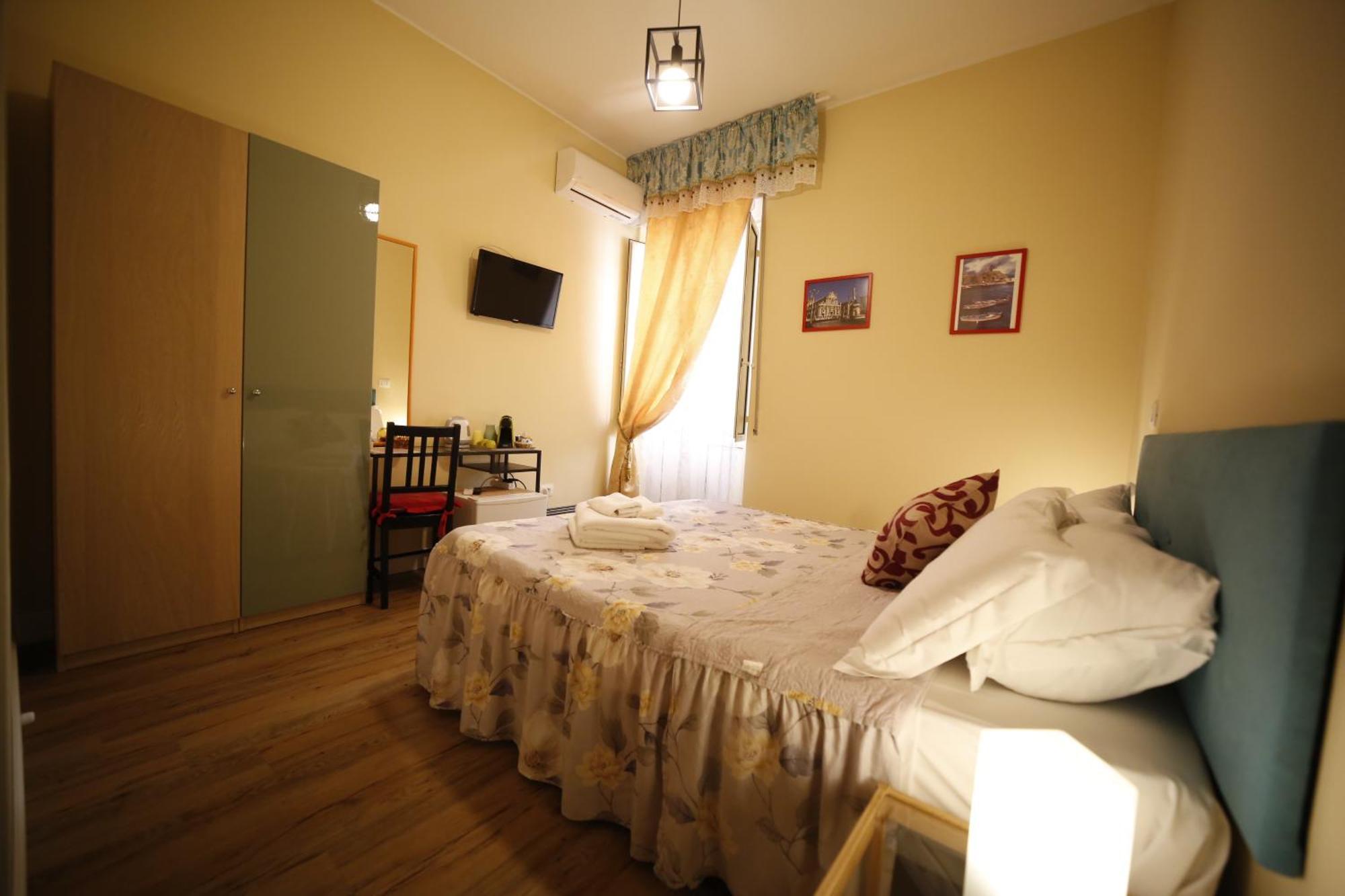 Al Quadrato D'Oro Rooms Catania Exterior photo